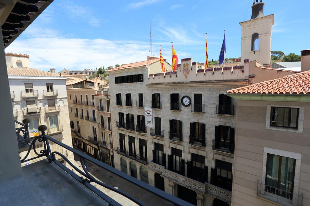 Apartaments Placa Del VI Girona Bagian luar foto