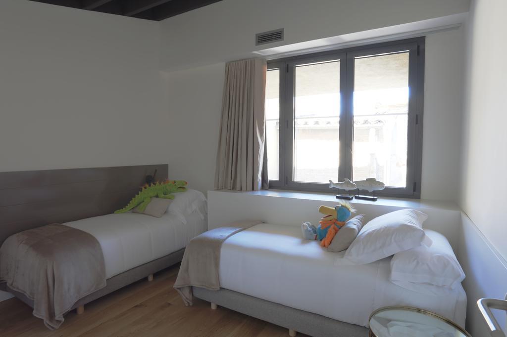Apartaments Placa Del VI Girona Bagian luar foto