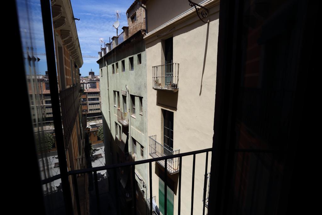 Apartaments Placa Del VI Girona Bagian luar foto