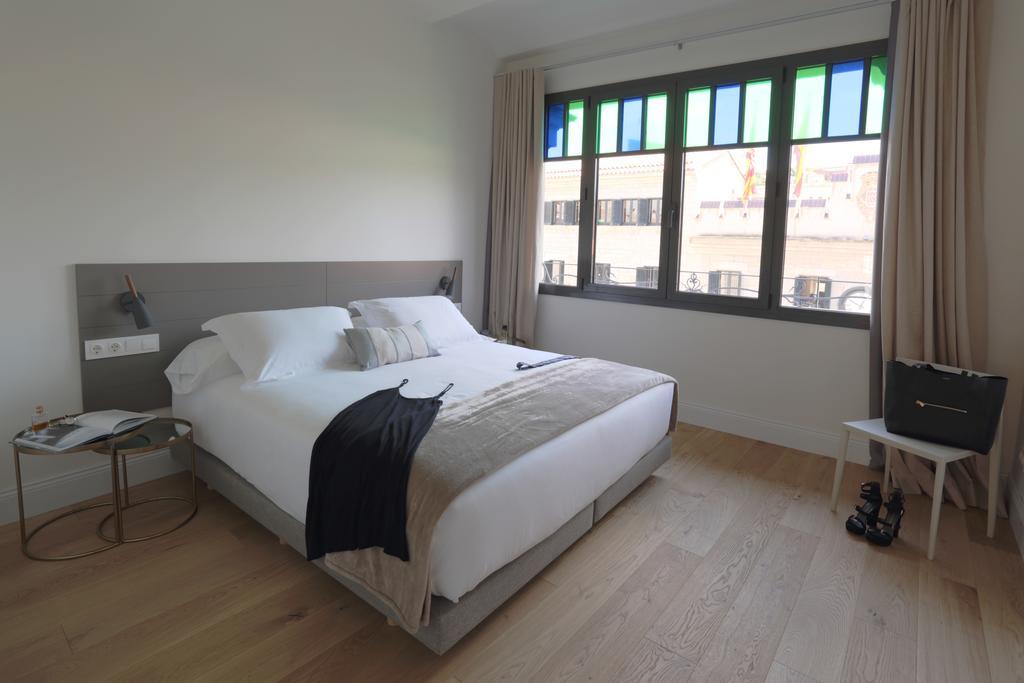Apartaments Placa Del VI Girona Bagian luar foto